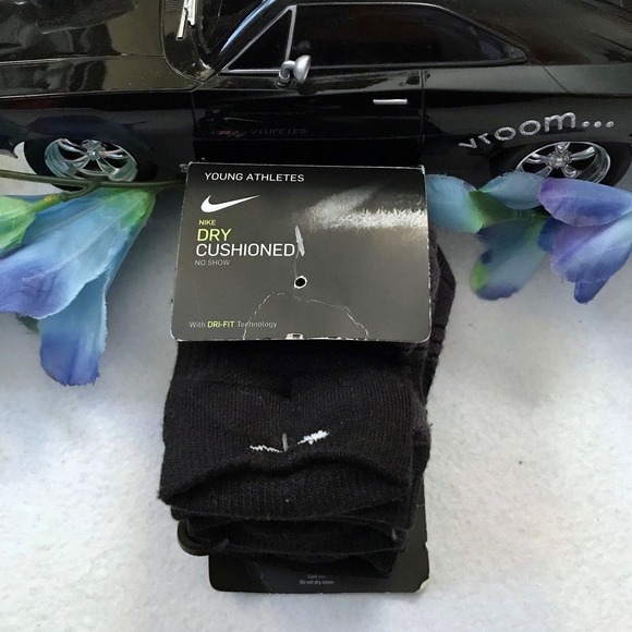 Nike New with Package 3 Pairs No Show Socks Boys 4-5 - Picture 2 of 6